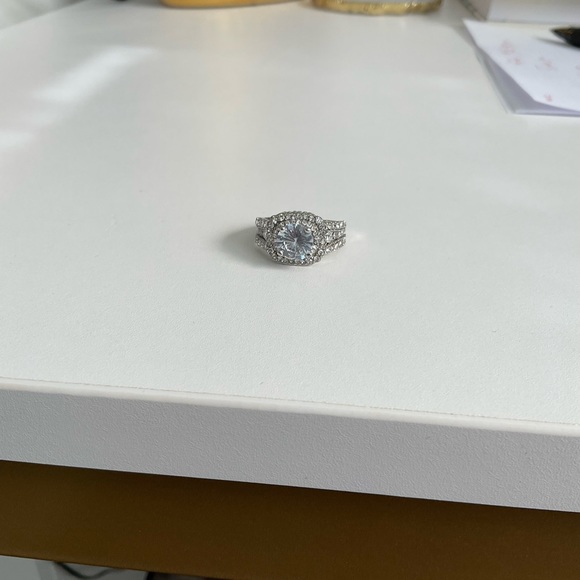 Beautiful fashion jewelry ring - Picture 1 of 4